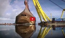 Así se saca un barco del fondo del mar